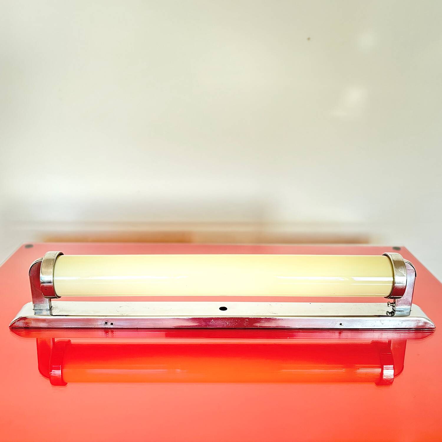 Applique fonctionnaliste, tube en verre 50 cm, par Napako, Tchécoslovaquie