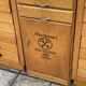 Trio vintage d’armoires en bois de pin allemand