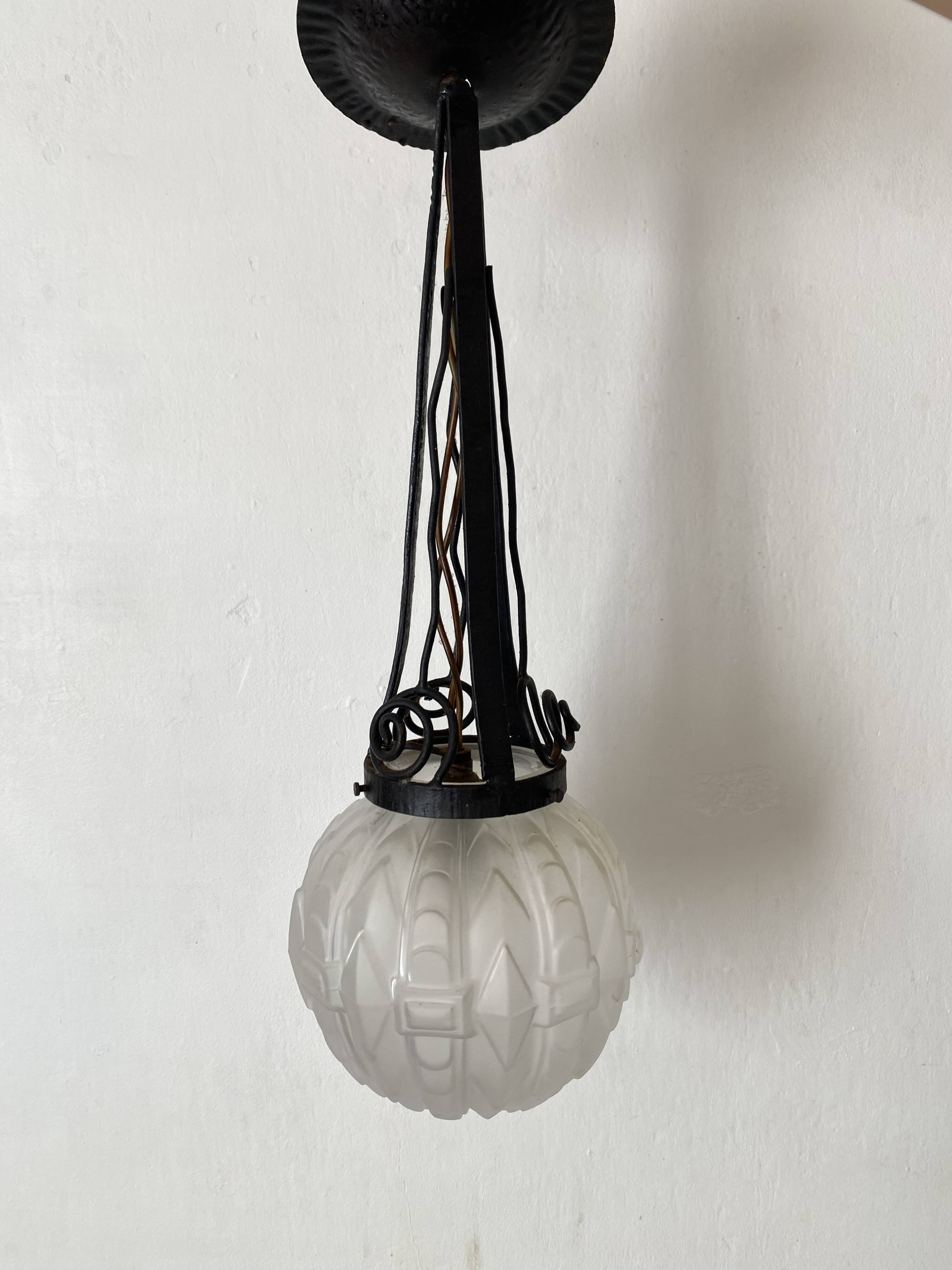 1930s Art Deco pendant light in frosted glass and wrought iron