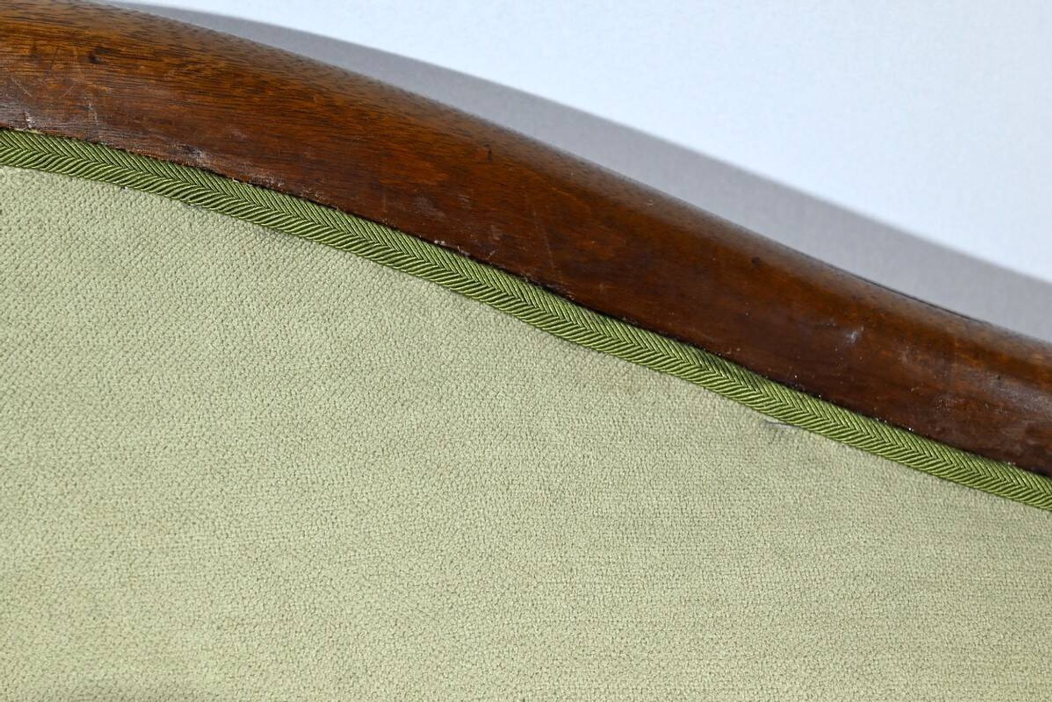 Small Mahogany Backsplash Daybed, Return from Egypt Style – Early 20th Century
