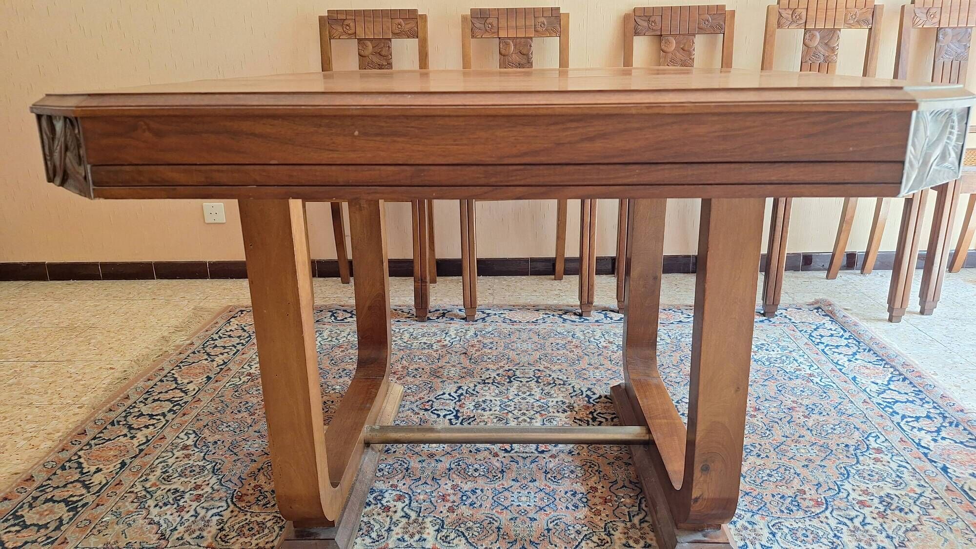 Beautiful square dining table in solid walnut, Art Deco style / 1930s.