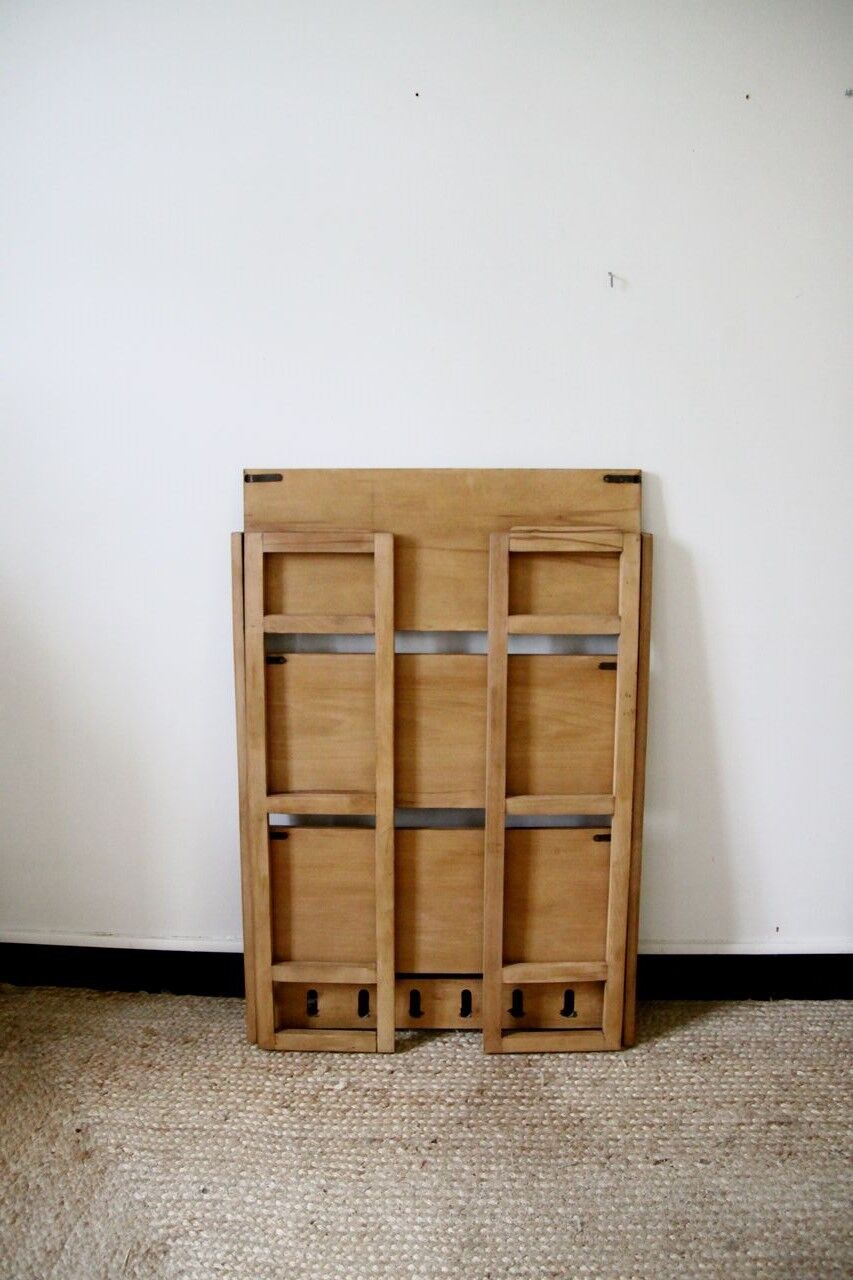 Folding wooden bookseller shelf