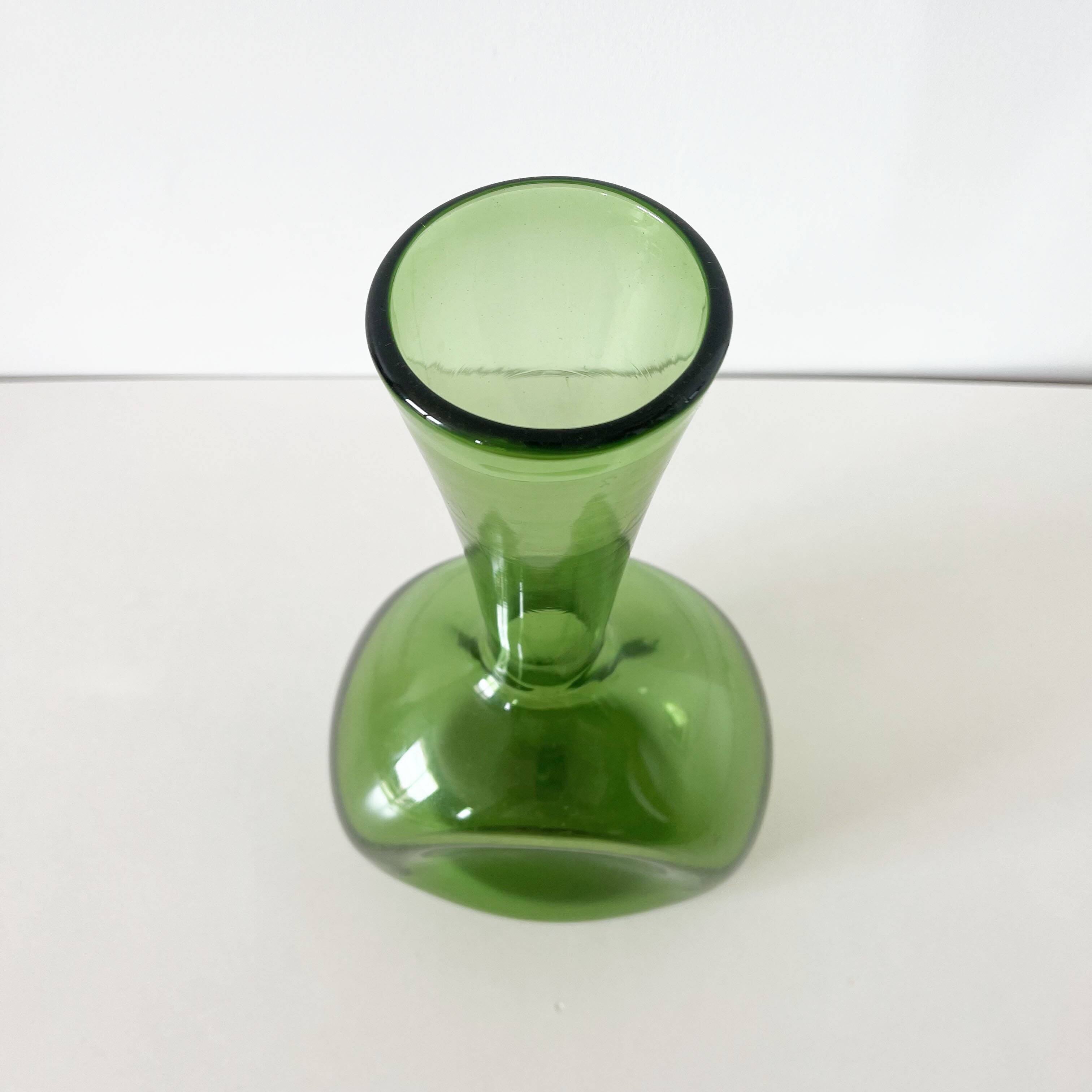 Italian green blown glass vase Empoli 1950