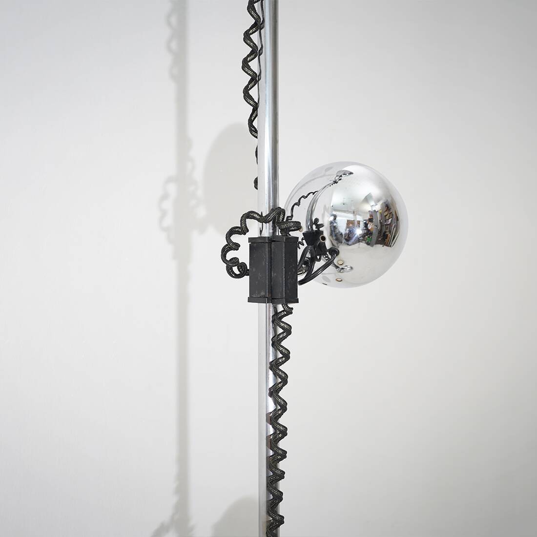 Lampe de sol chrome allant du sol au plafond, années 1970