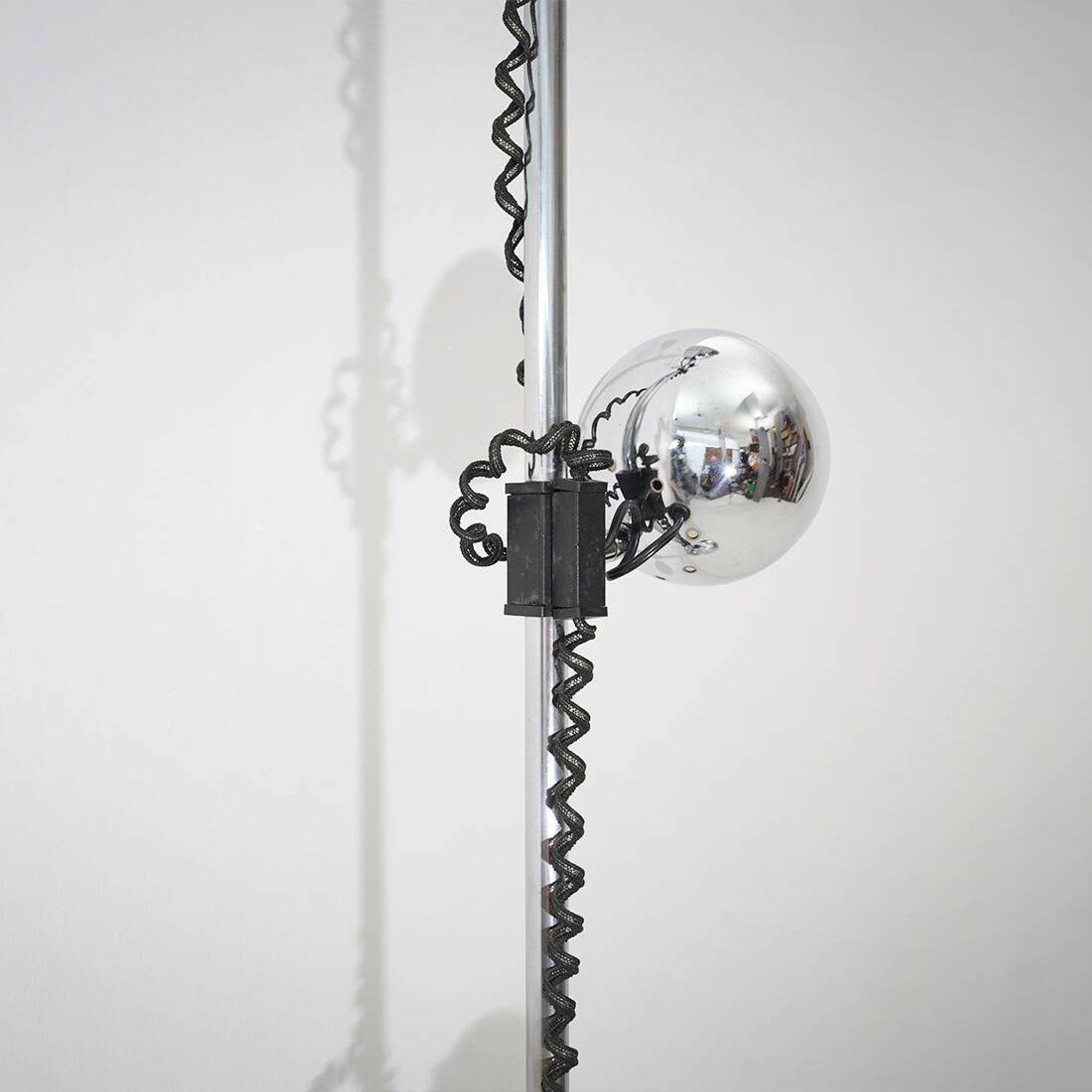 Lampe de sol chrome allant du sol au plafond, années 1970