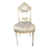 Chaise style Louis XVI peinte, dossier médaillon, fin XIXe