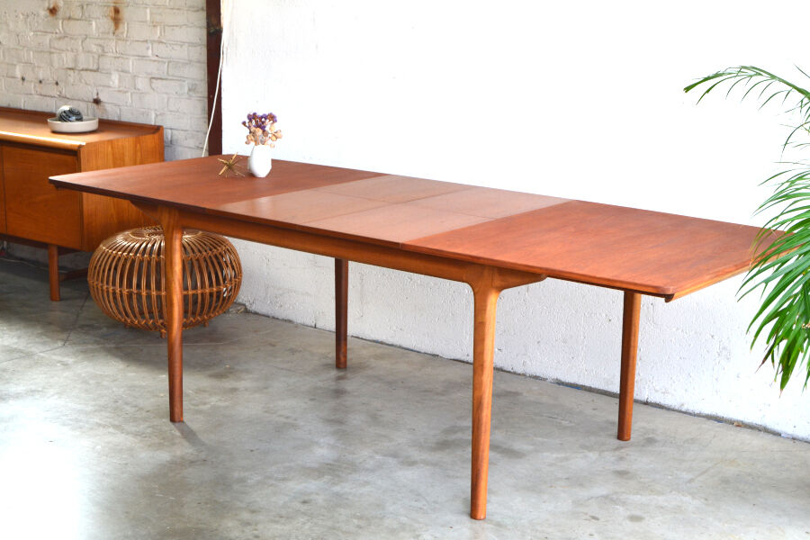 Table by McIntosh – double butterfly extensions