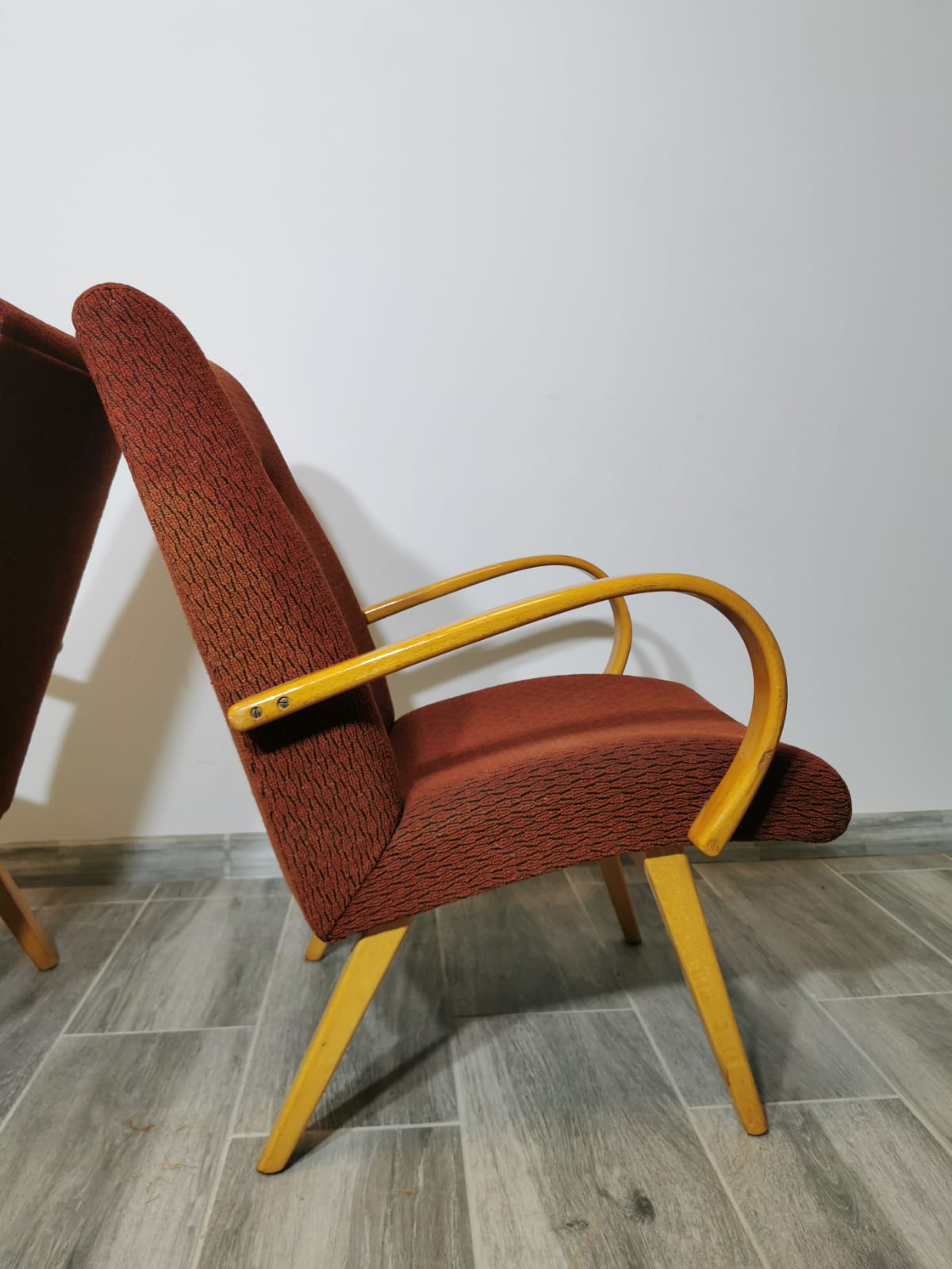 Paire de fauteuils by Jaroslav Smidek