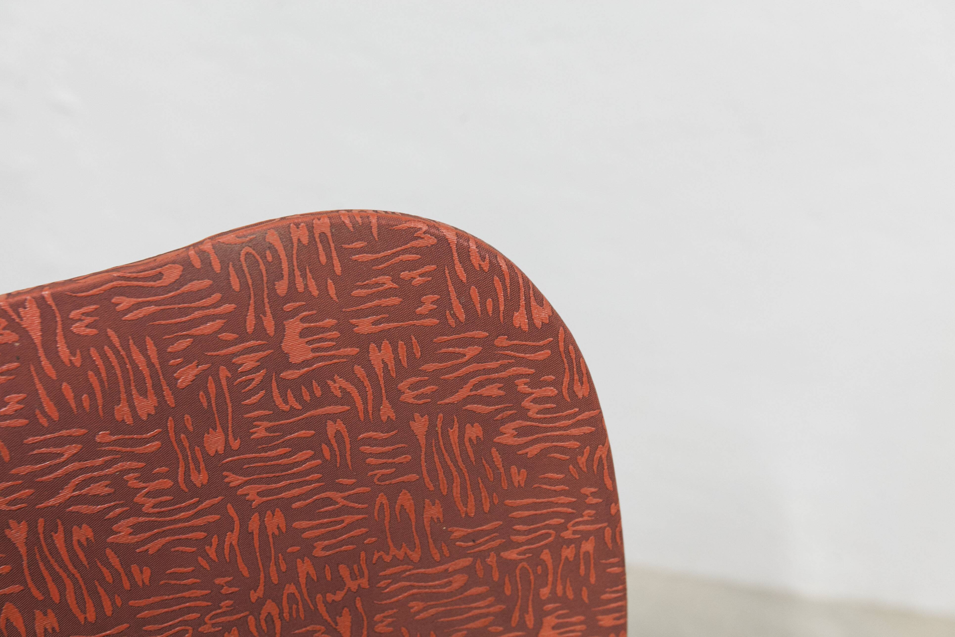 Vintage 70s chair in black lacquered metal and atypical red vinyl