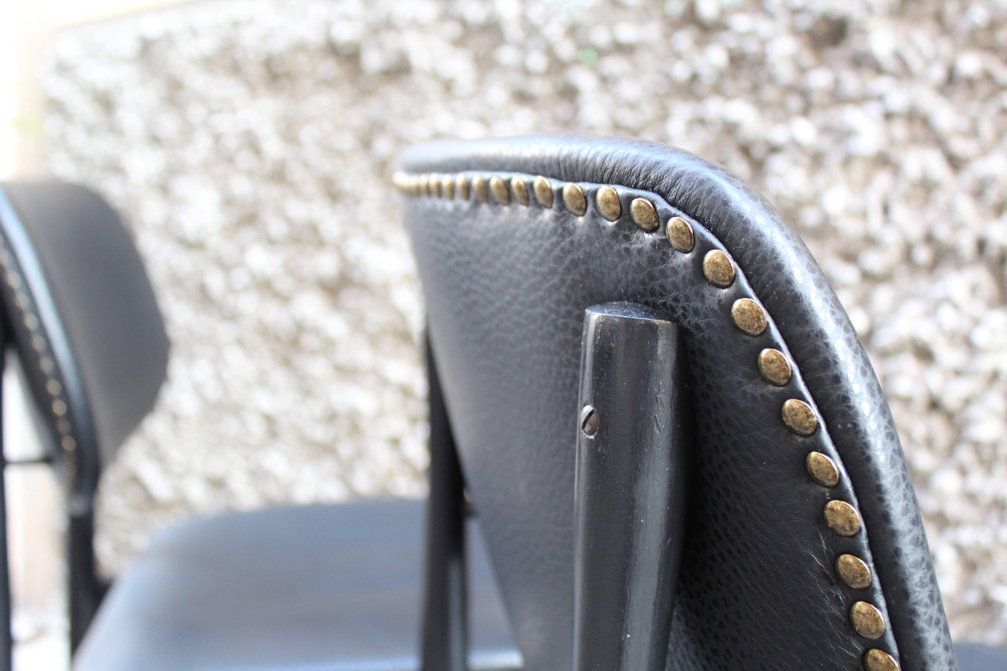 Coppia di sedie cassina da ufficio vintage in pelle nera, italia 1950, ottimo stato.