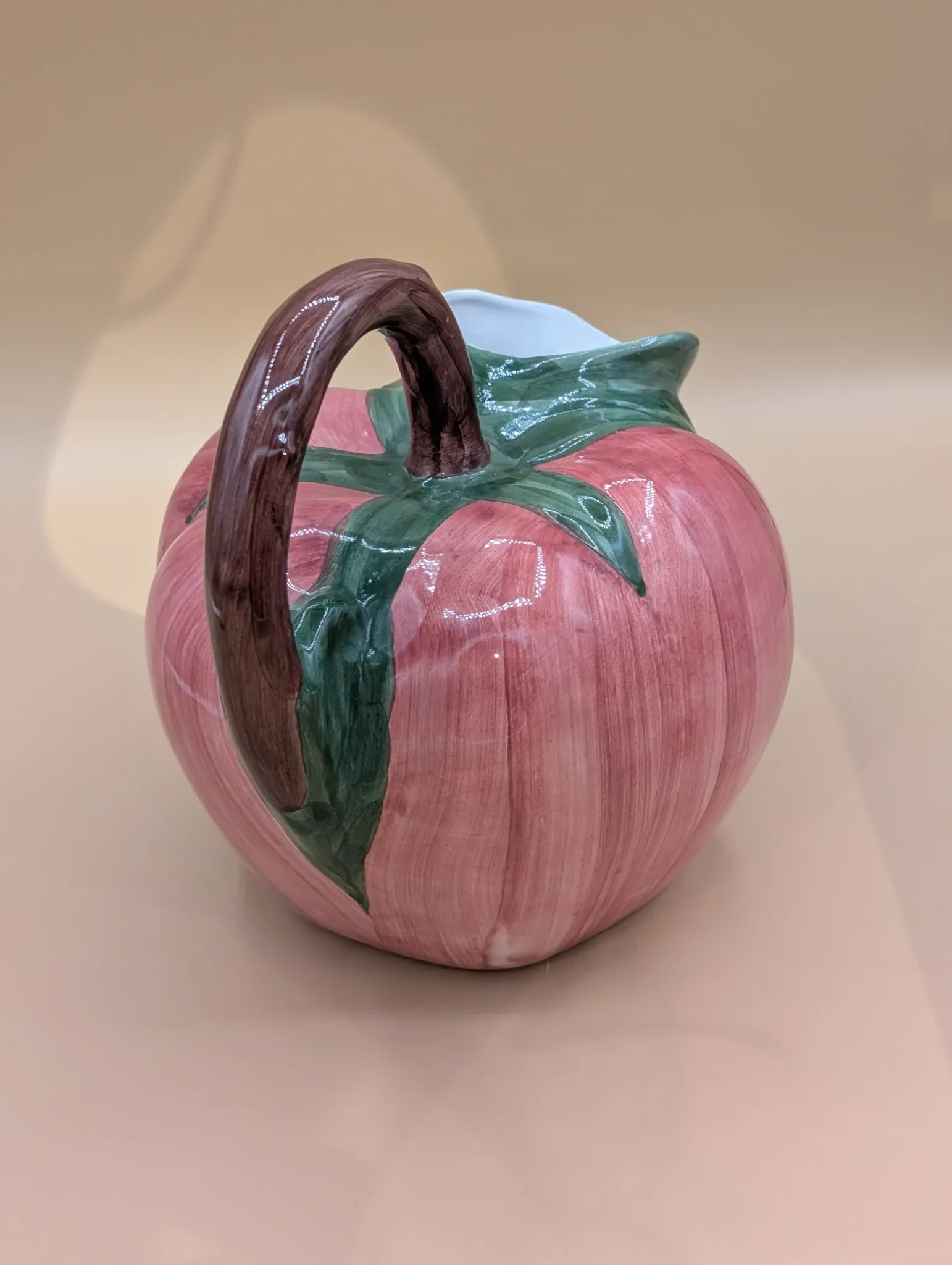 Large tomato jug in majolica