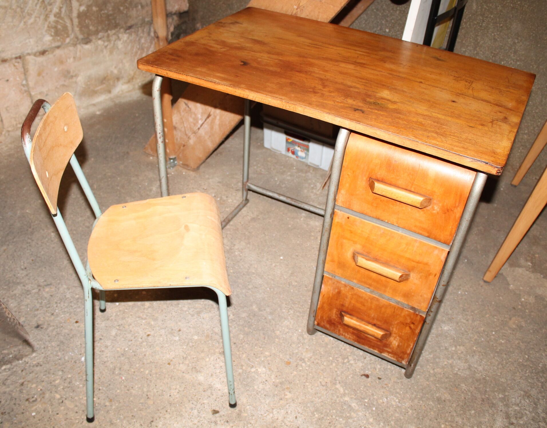 Bureau enfant et sa chaise assortie