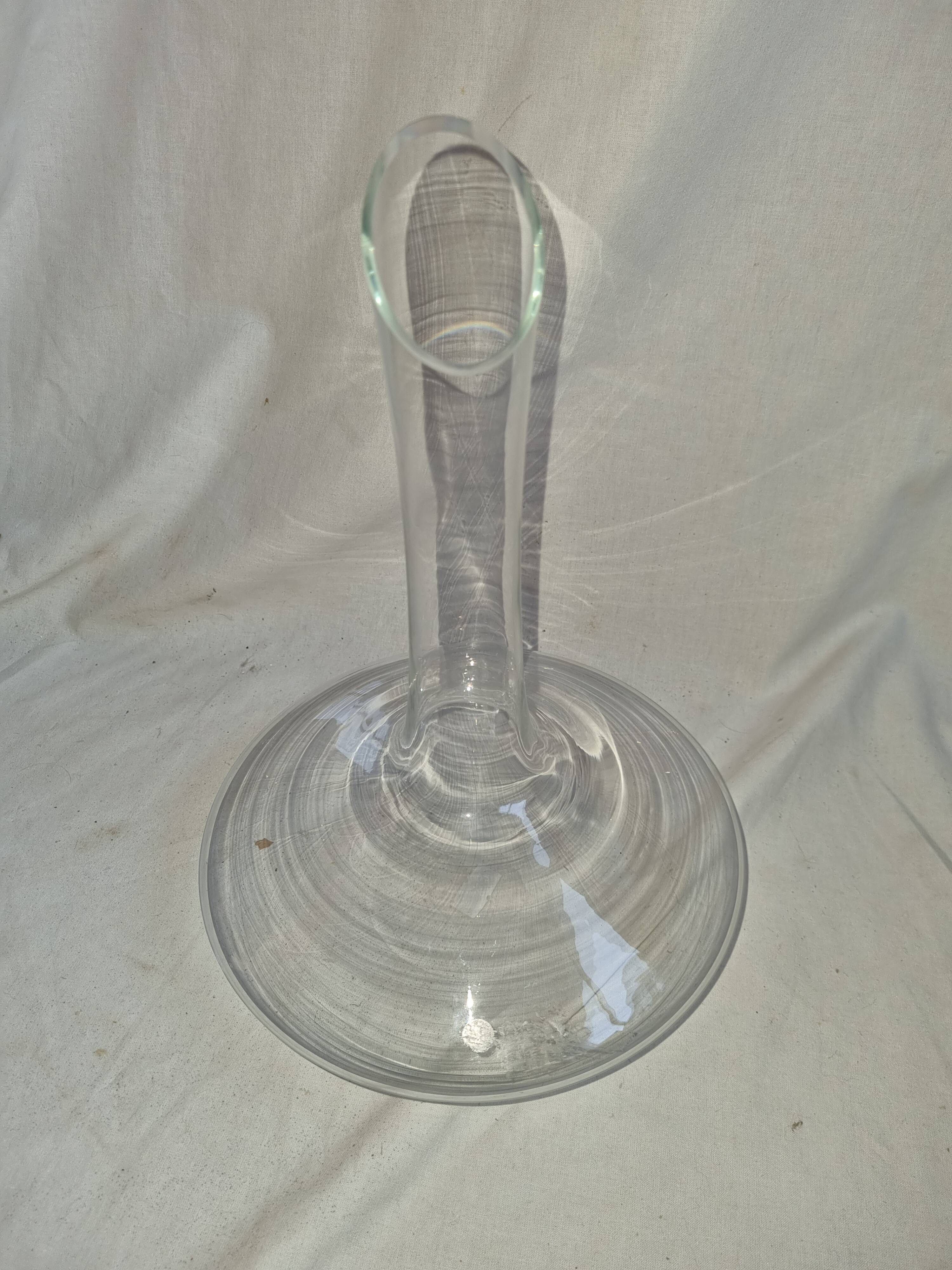 Carafe to decant the wine