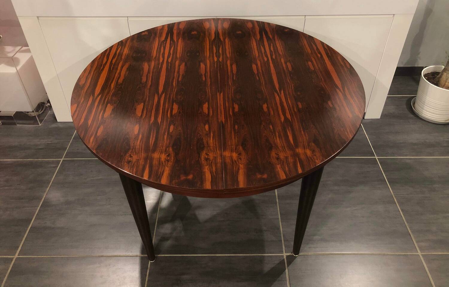 Scandinavian extendable round table in rosewood, 1960s