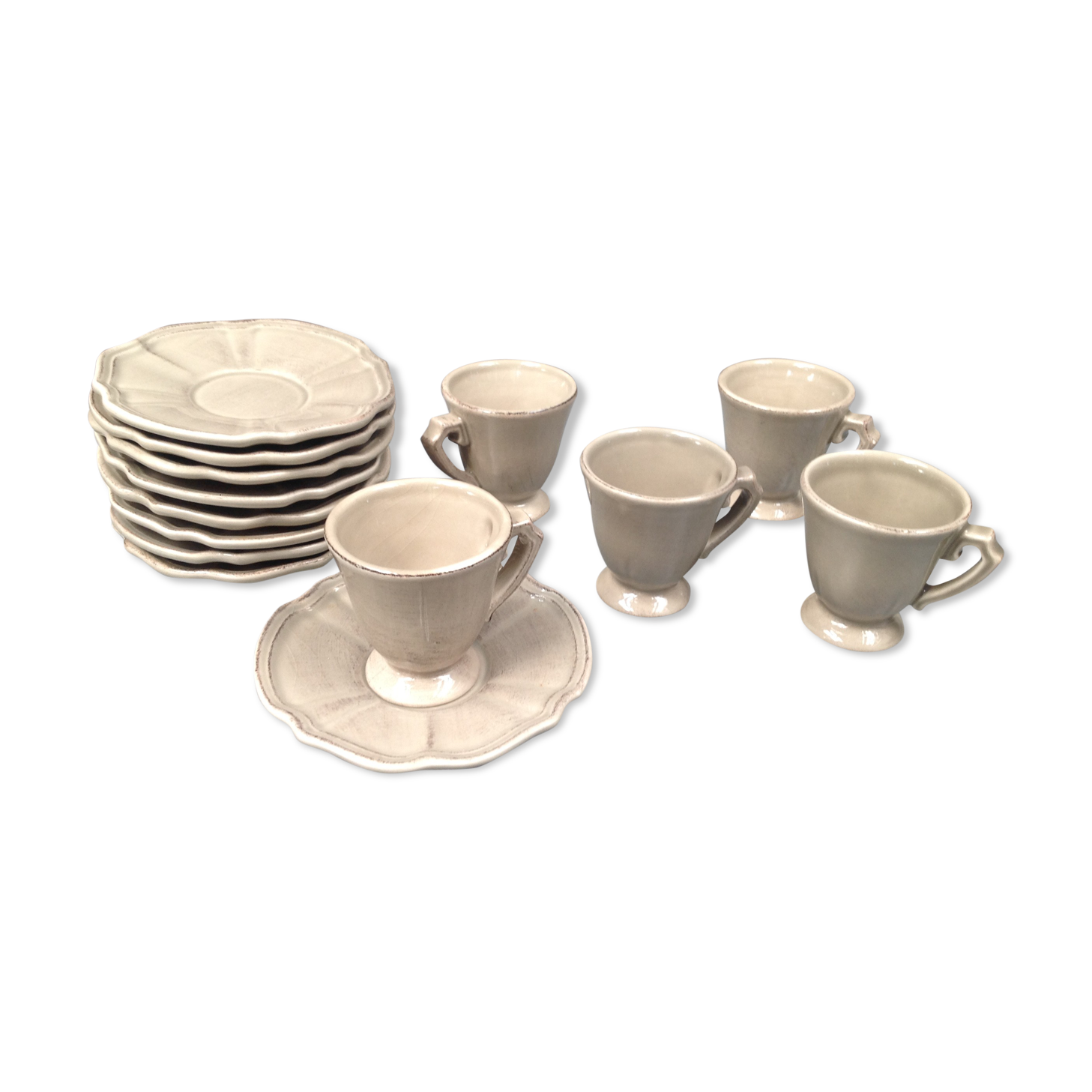 Batch of 5 coffee cups and mole patinated saucers Put in Home