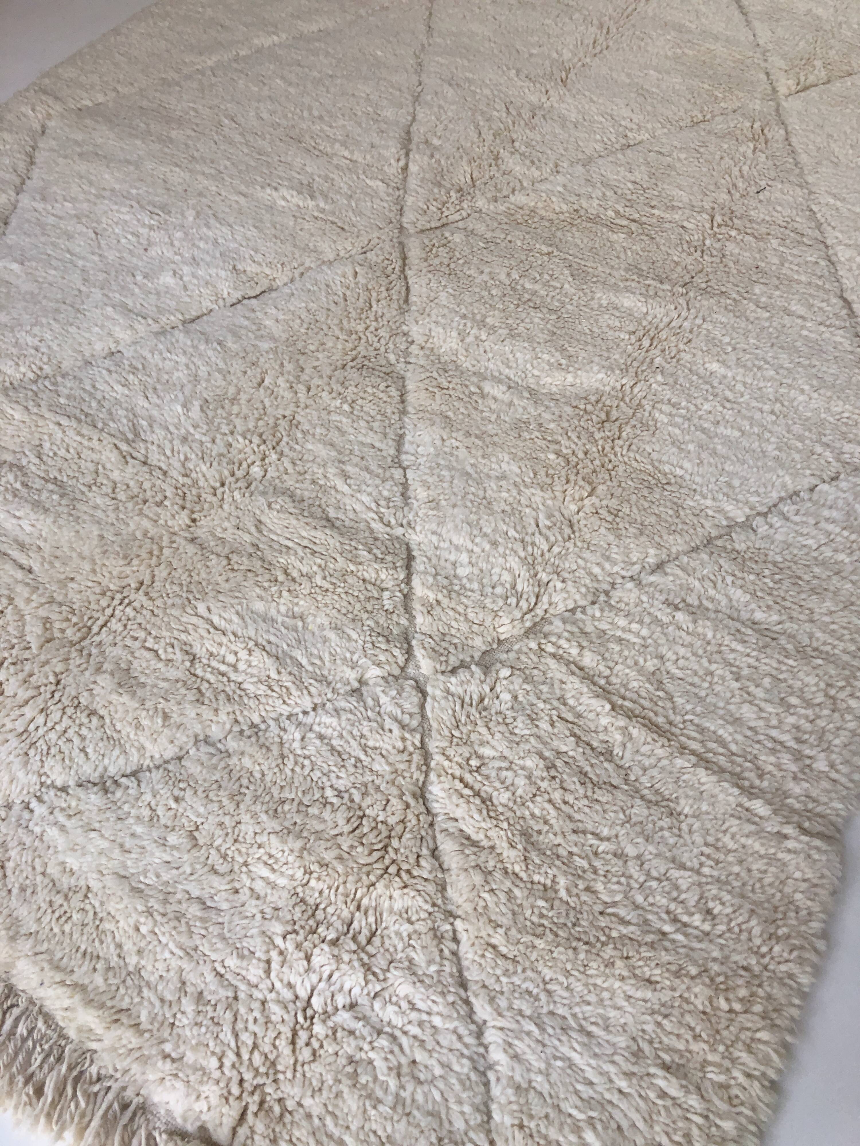 Moroccan Berber carpet Beni Ouarain with diamonds ecrus 2,44x1.61m