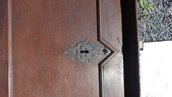 ancien coffre en noyer