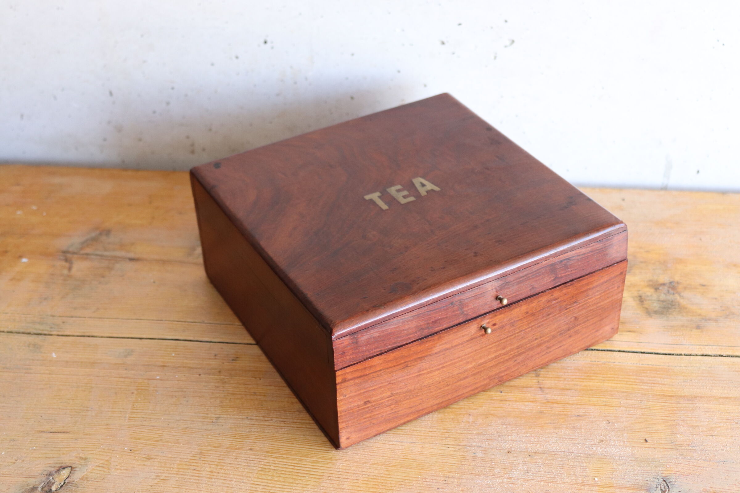 Tea box in wood and brass