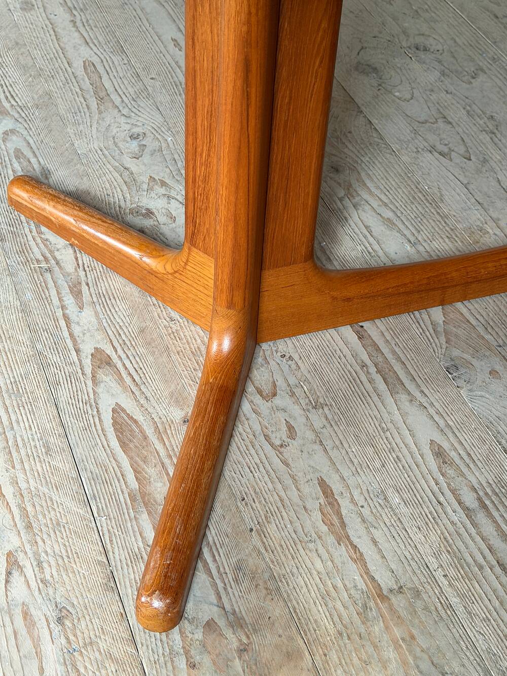 Vintage oval teak Scandinavian table with a central star base from Glostrup.