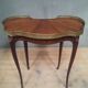 Table rognon en plaquage style Louis XV