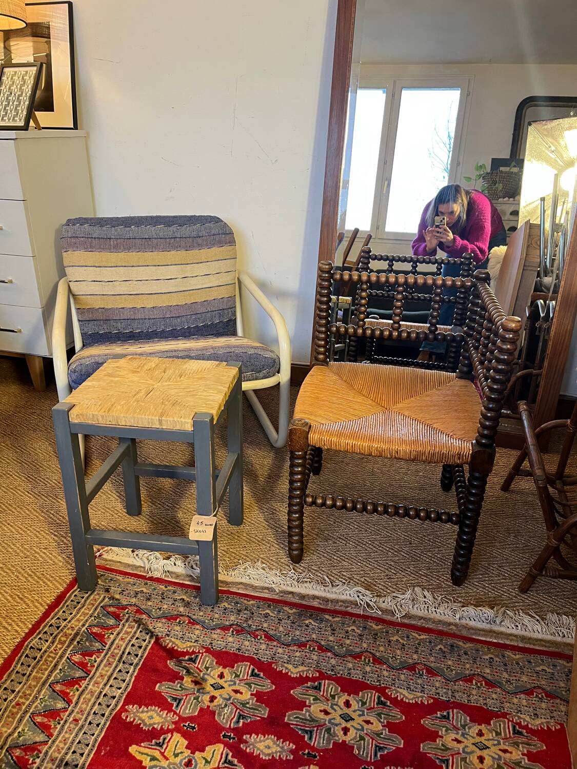 Corner chair in turned wood and straw