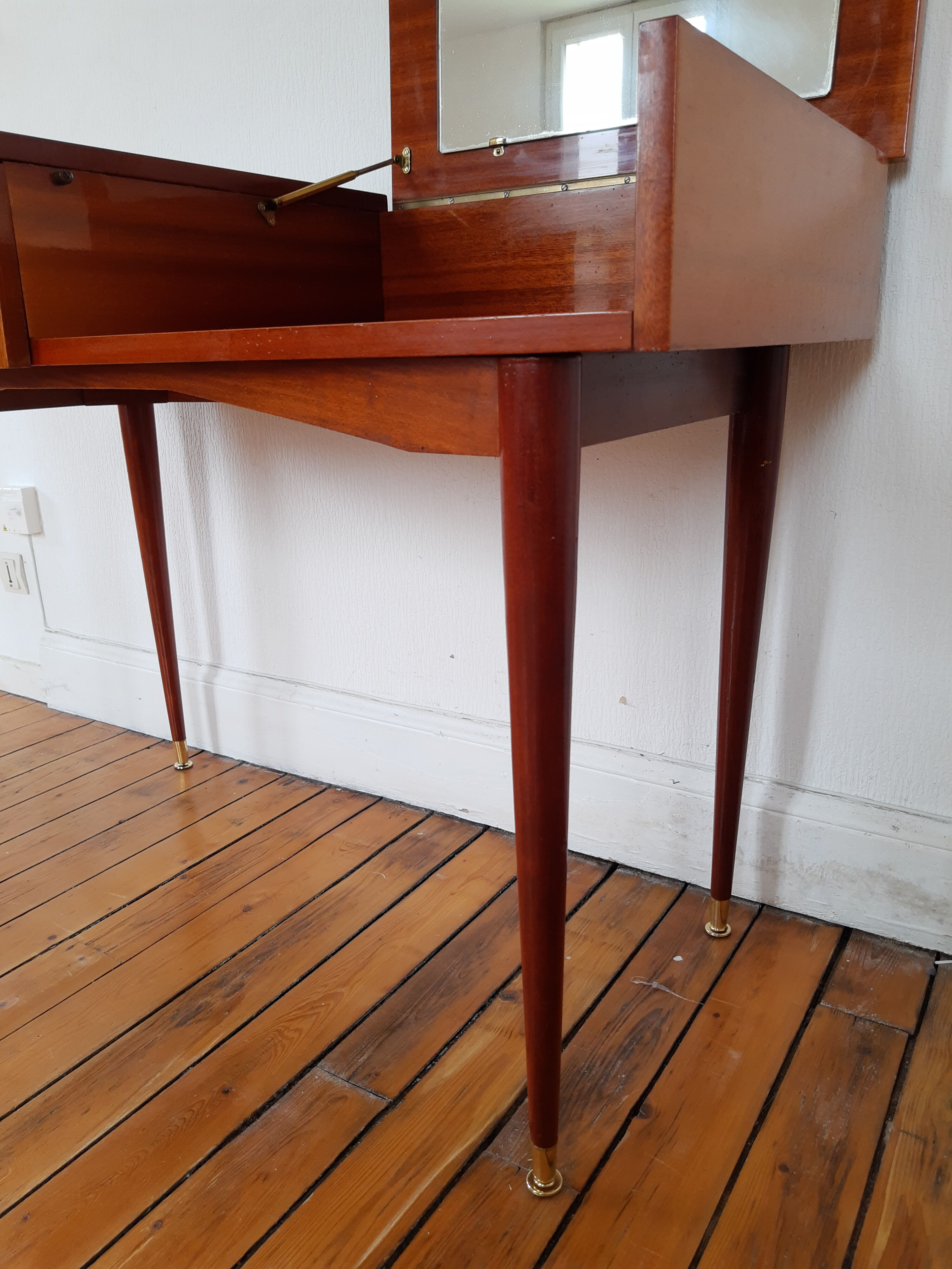 Teak vintage hairdresser