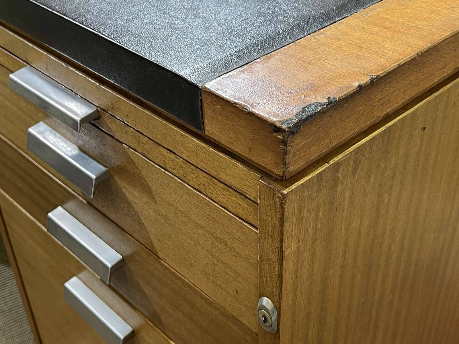 Bureau de direction anglais des années 1970 en acajou