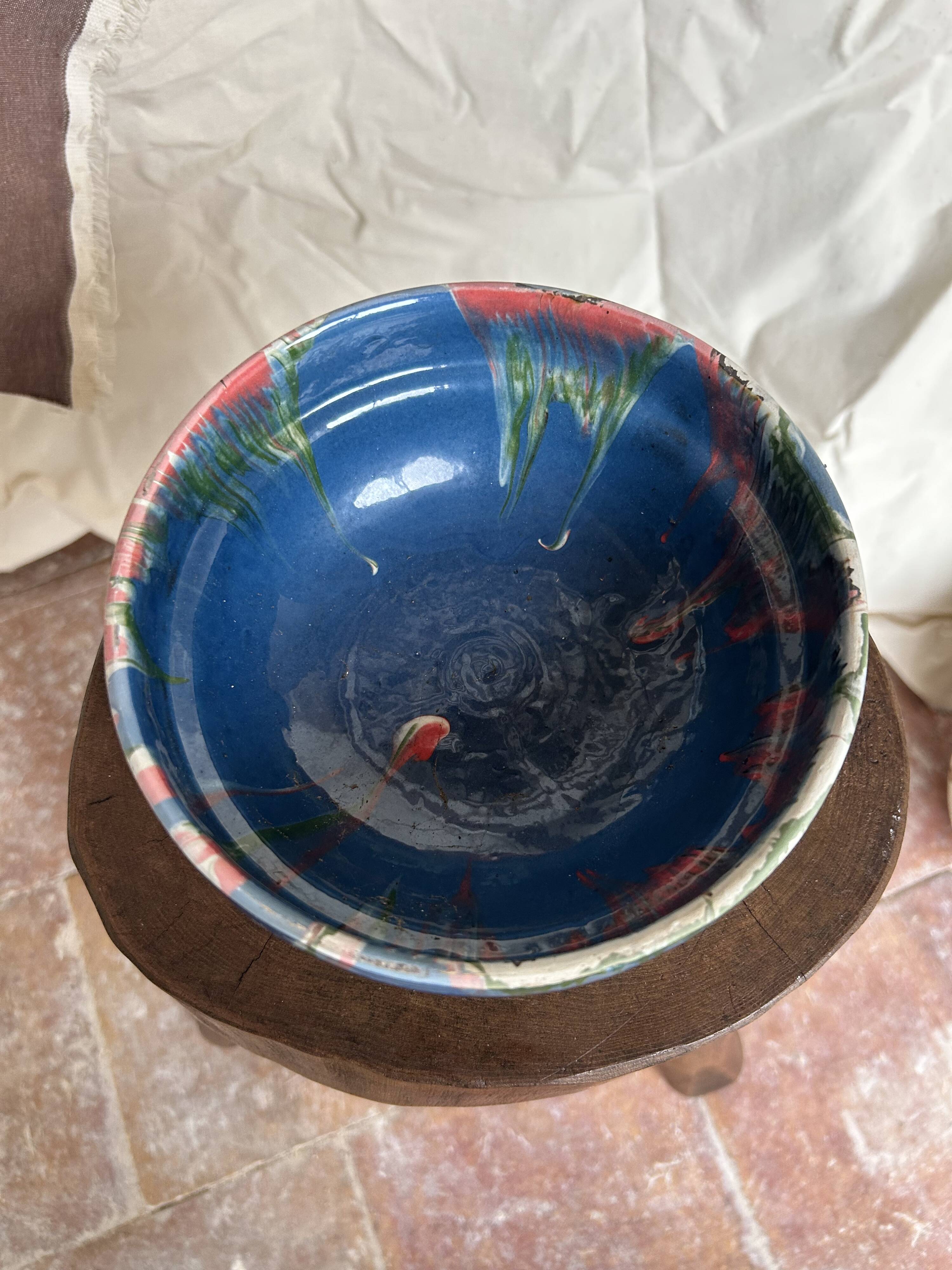 Bowl in painted terracotta