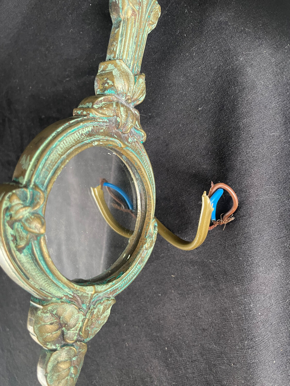 Art Deco wall light, opaline, white, marbled