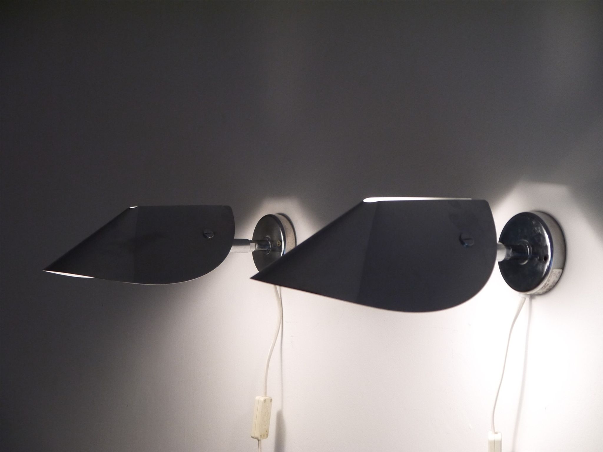 Pair of sconces in metal and chrome 1970