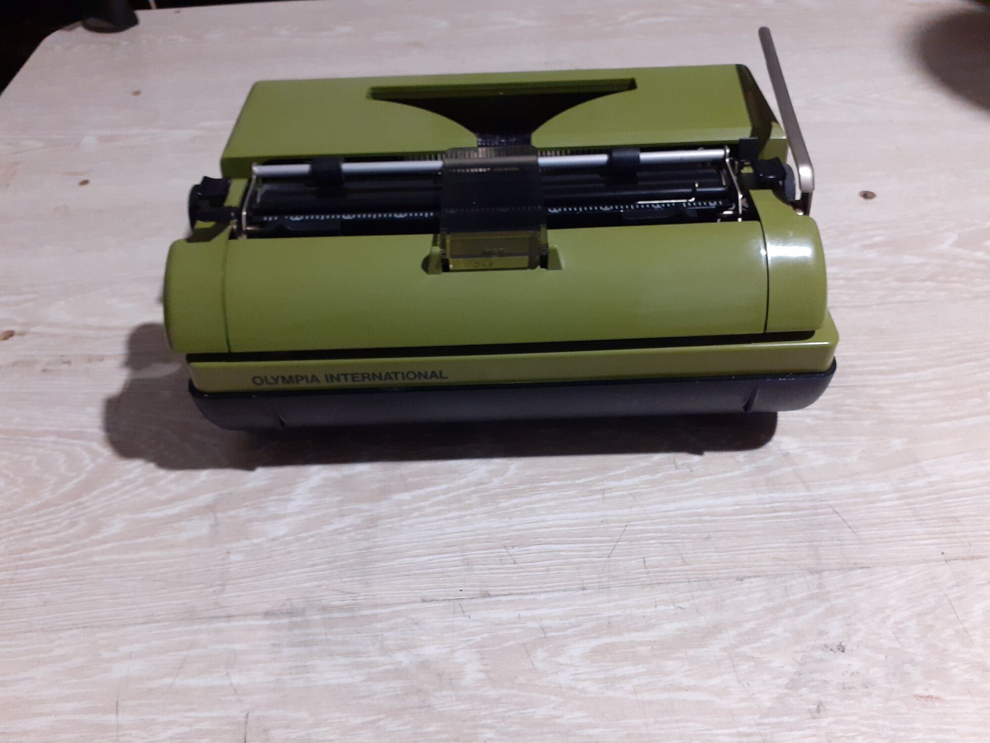 Olympia monica portable typewriter, olympia werke ag vilhelmshaven, made in united kingdom