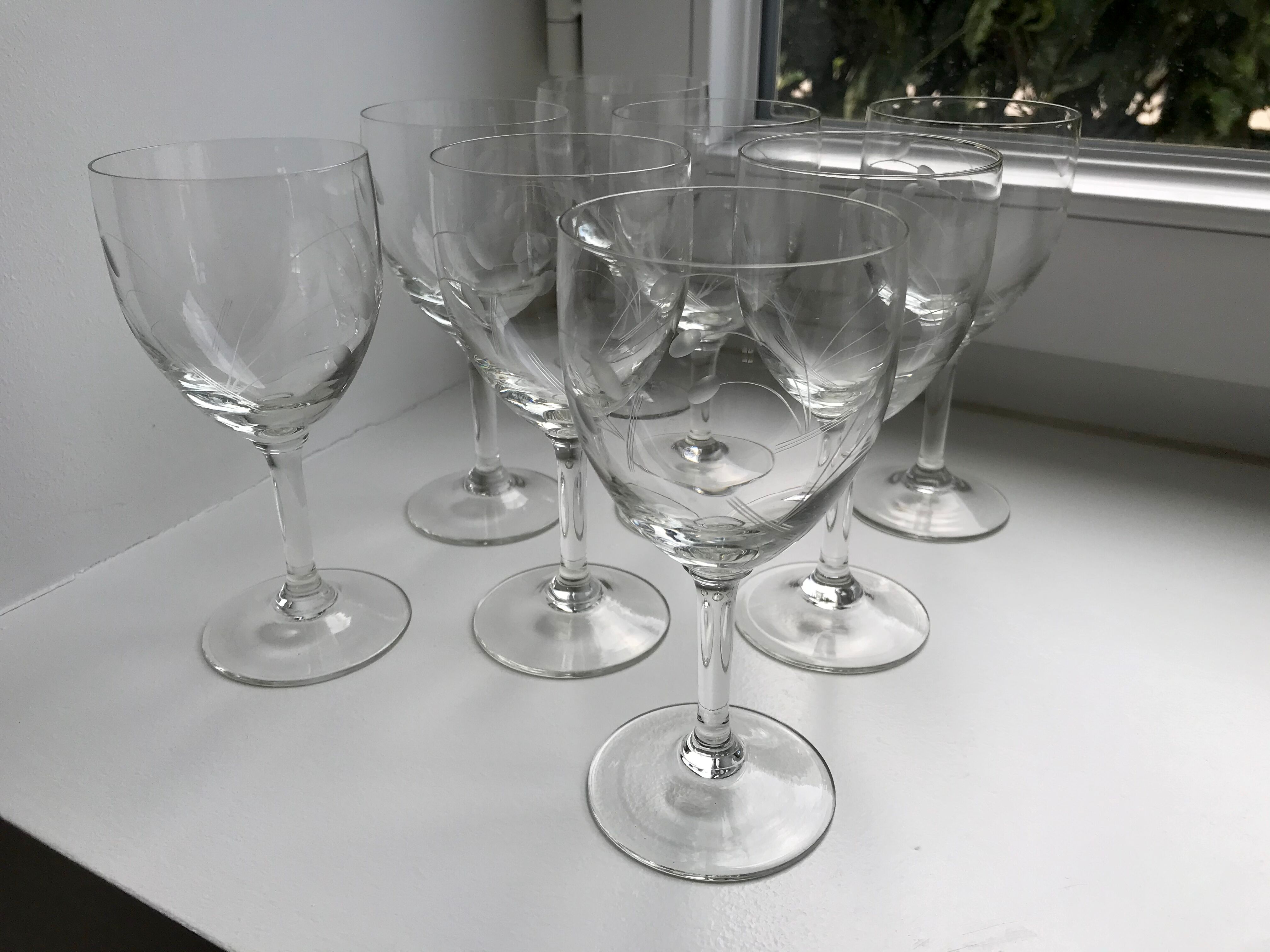 Set of 10 wine glasses engraved 50s-60s