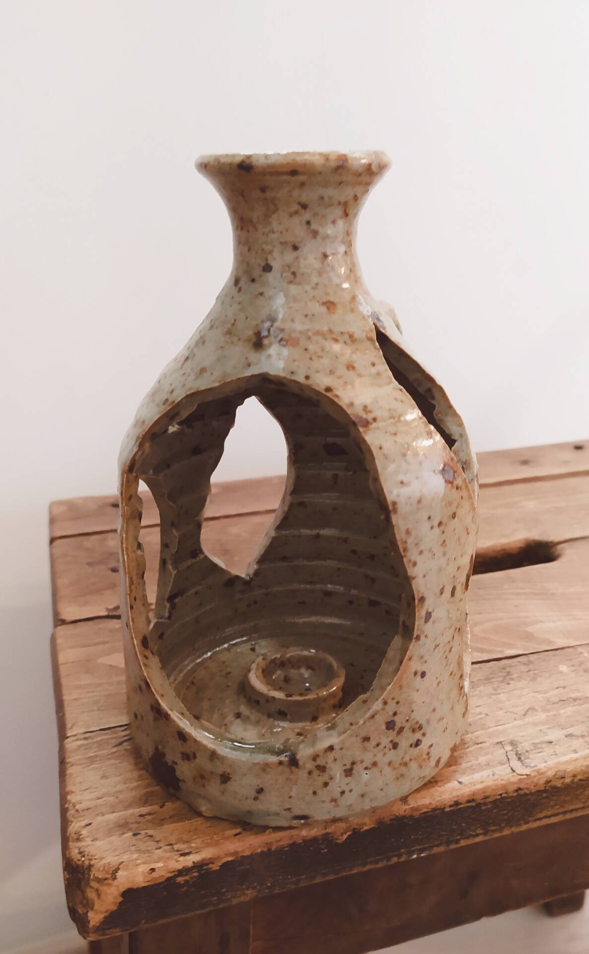 Photophore, bougeoir ancien en grès pyrité
