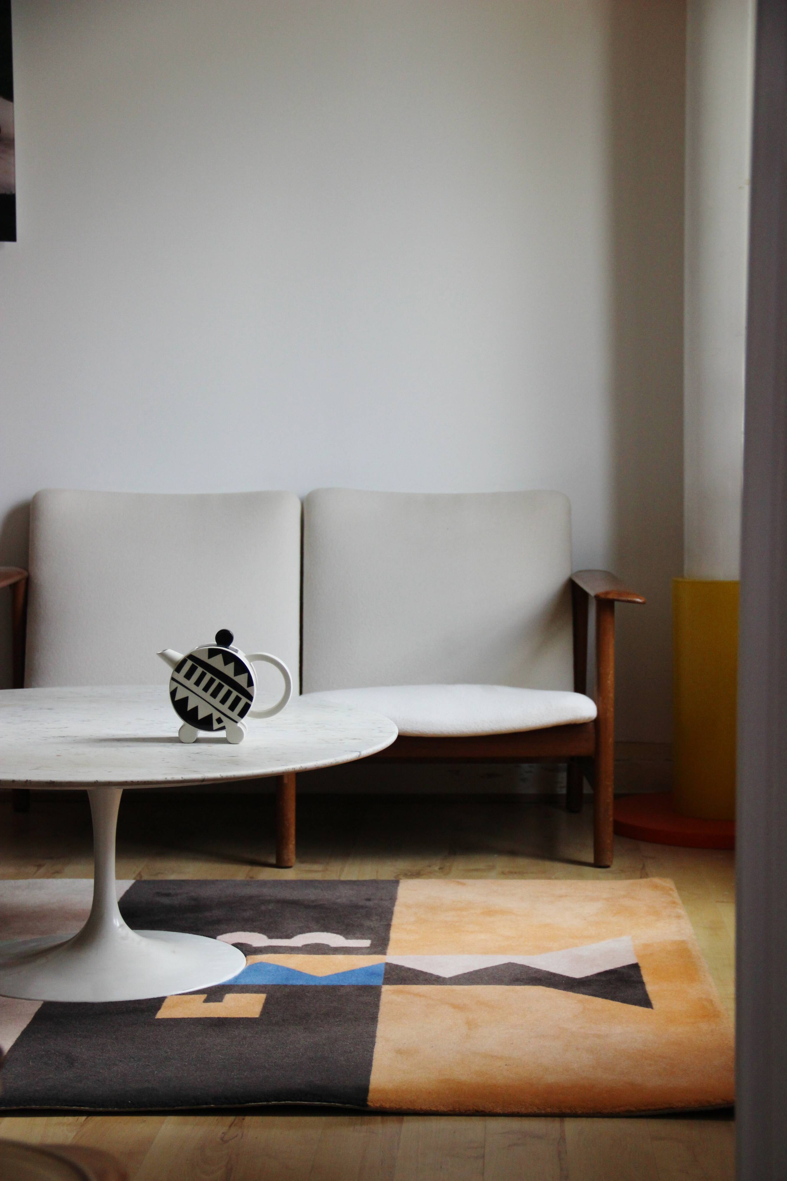 Round coffee table by Eero Saarinen for Knoll, Carrara marble