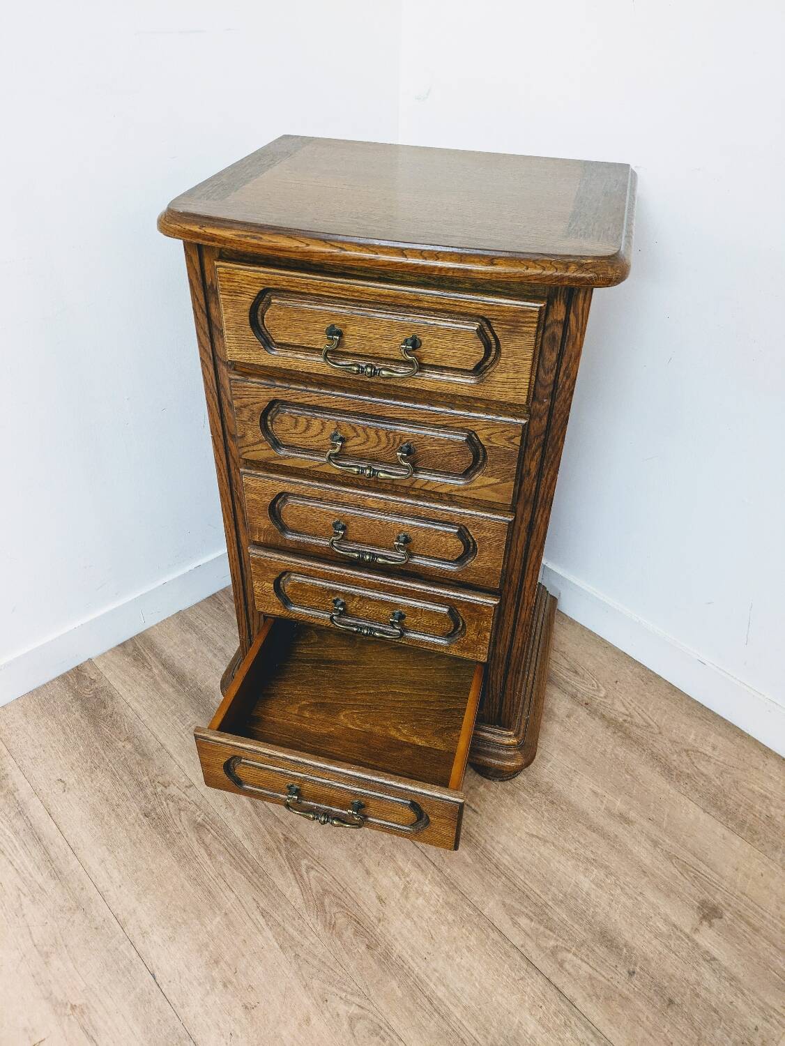 Vintage wooden chest of drawers
