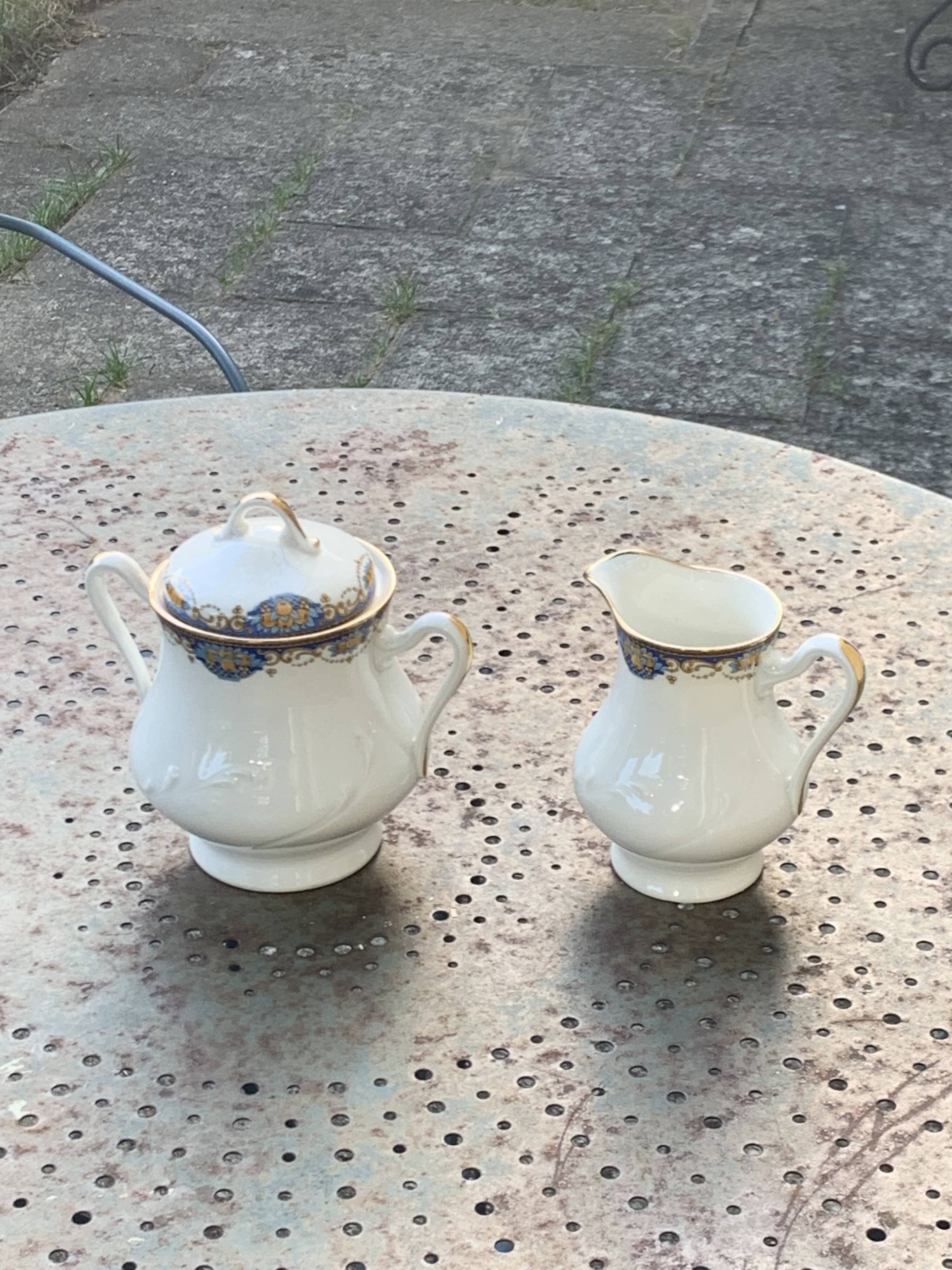 Sucrier et pot a lait, PP limoges france, porcelaine blanche art deco