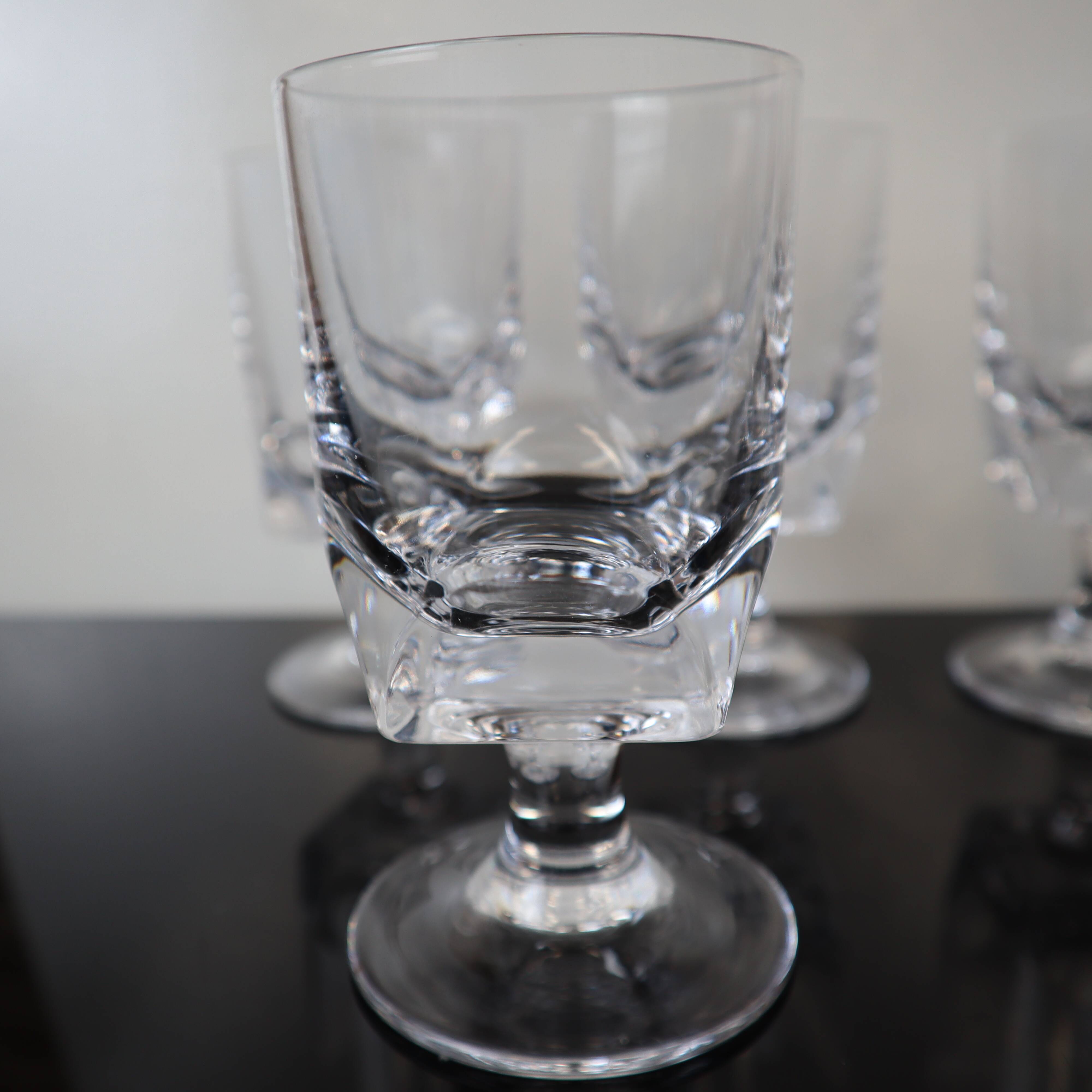 Set of 6 old white wine glasses in Sèvres Crystal Arezzo Model