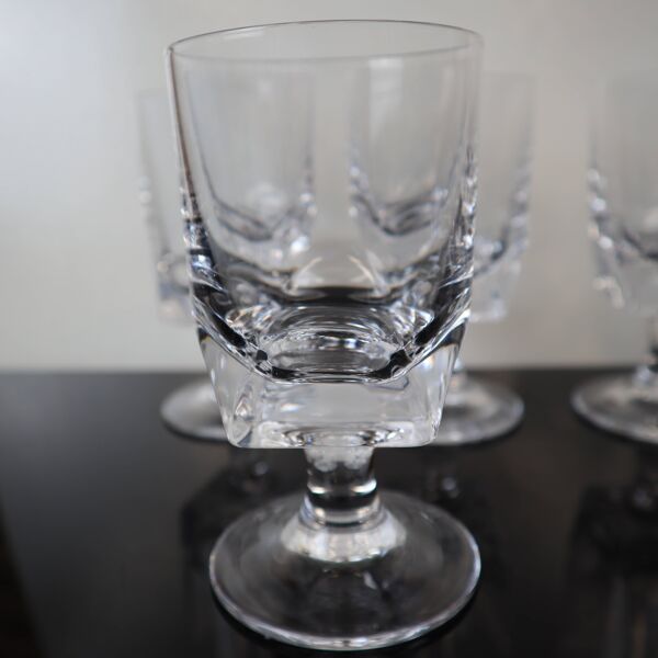 Série de 6 verres à vin blanc anciens en cristal de Sèvres modèle Arezzo