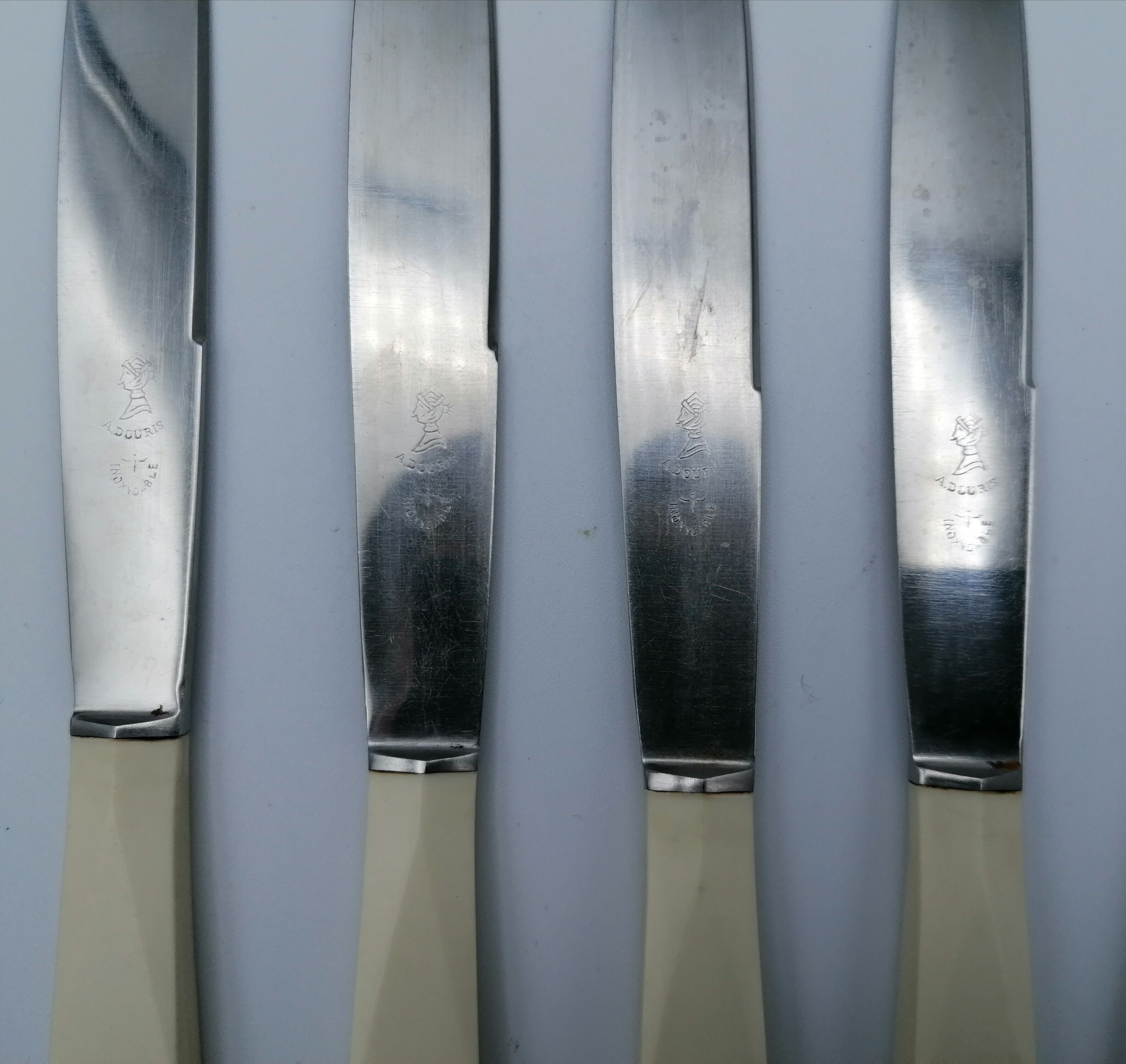 Set of 12 knives