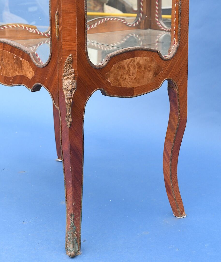 Louis XV style showcase