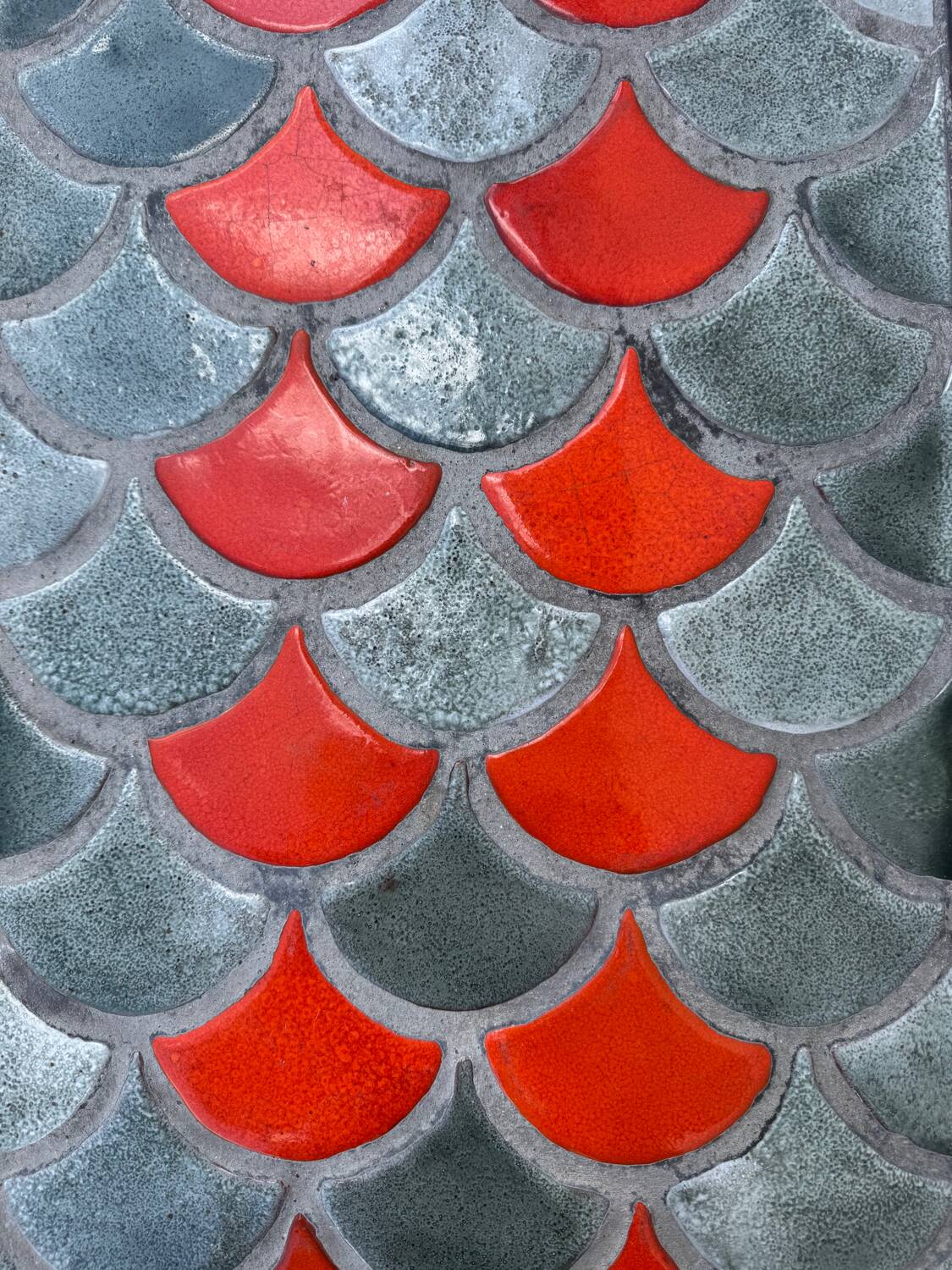 Ceramic coffee table with scales from the 1950s.