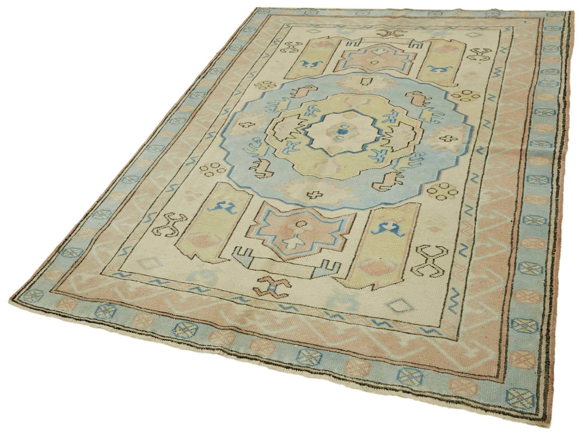 Turkish Vintage Anatolian Rug 140 cm x 191 cm