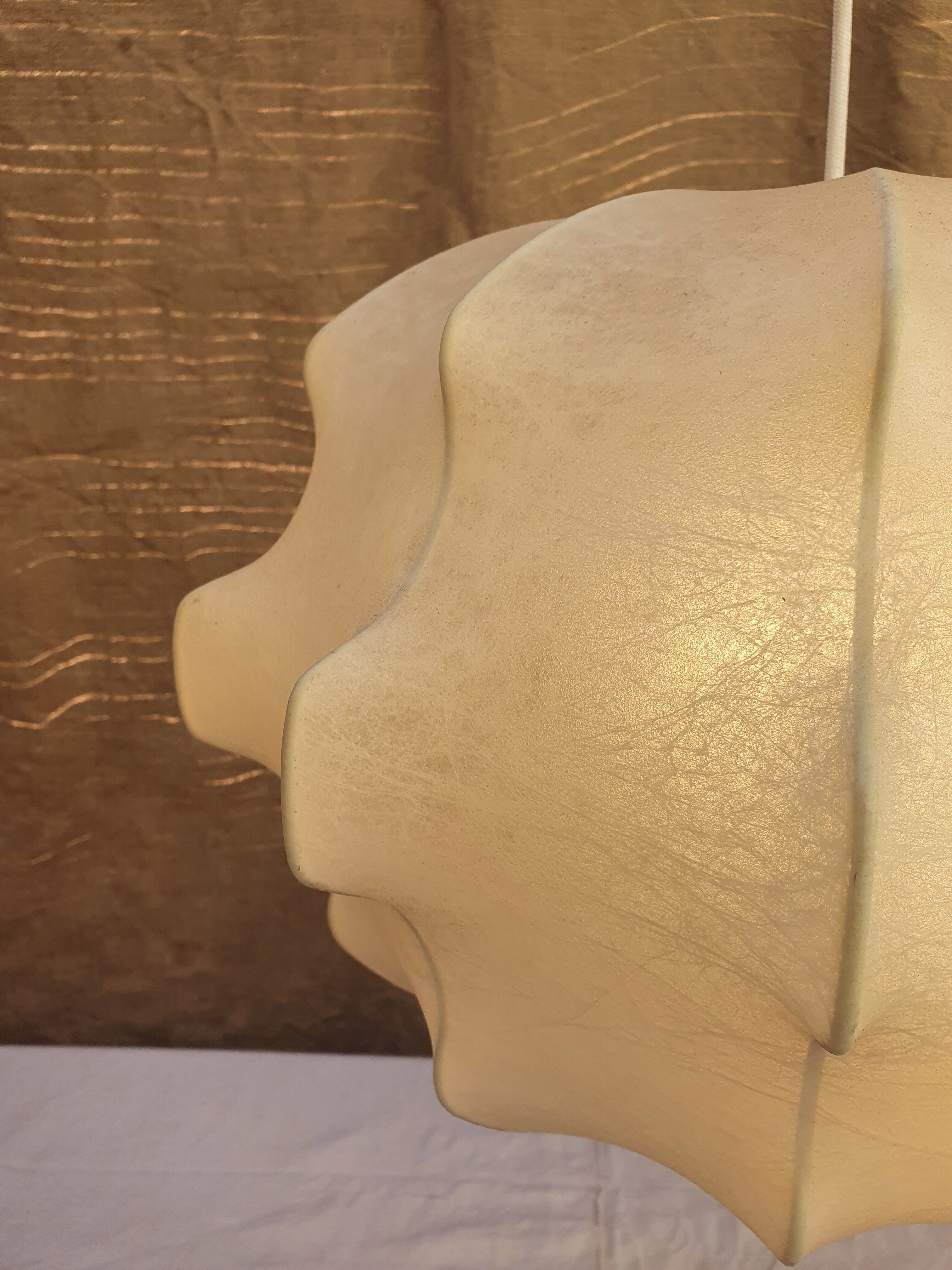 Cocoon style pendant lamp