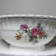 Bernardaud sauceboat Limoges porcelain with floral decoration from the 1920s to 1950s.