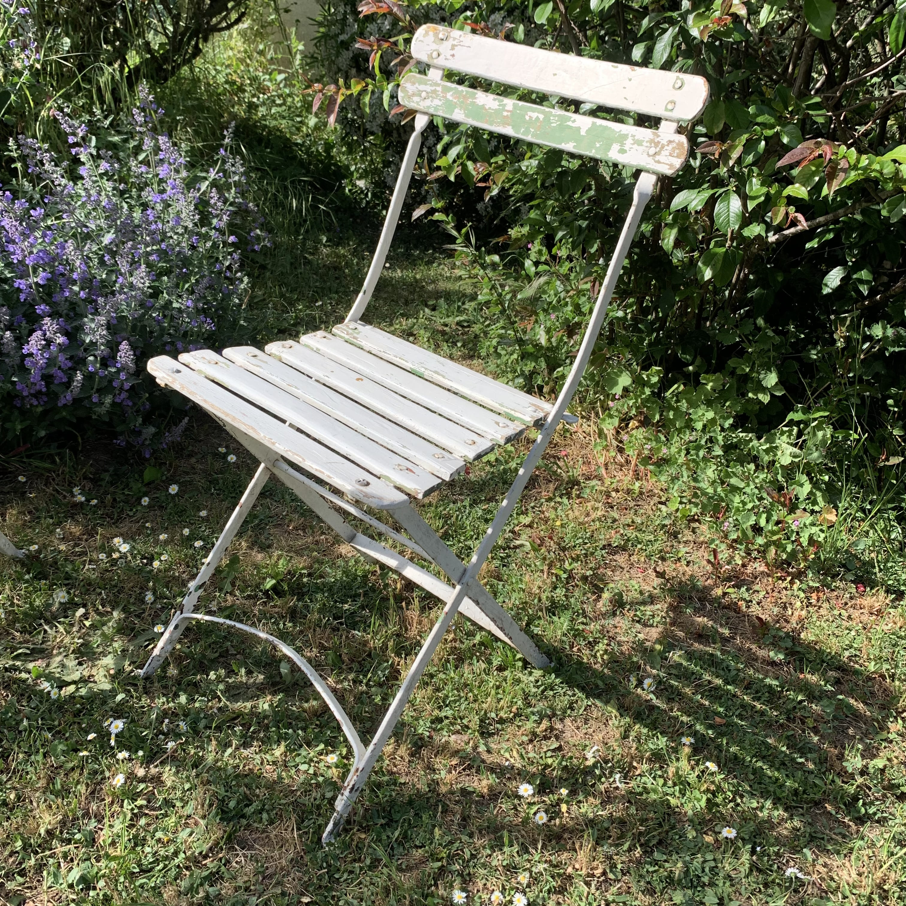 Paire d'anciennes chaises de jardin
