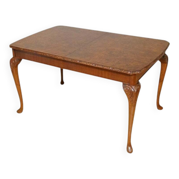 Table de Salle à Manger Queen Anne en Noyer avec Pieds Sculptés, 1930s