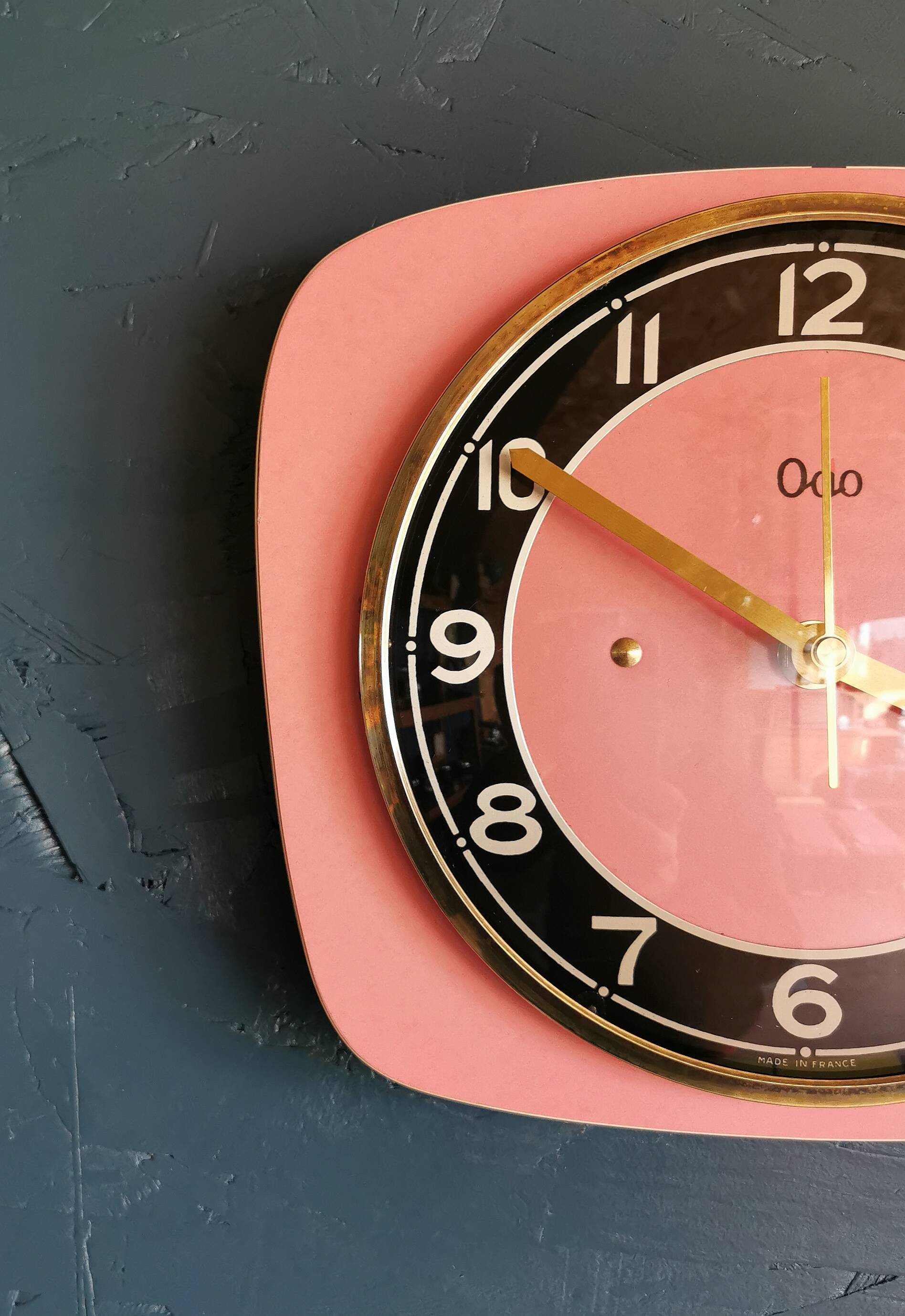 Vintage formica clock silent trapeze wall pendulum "Odo pink black"