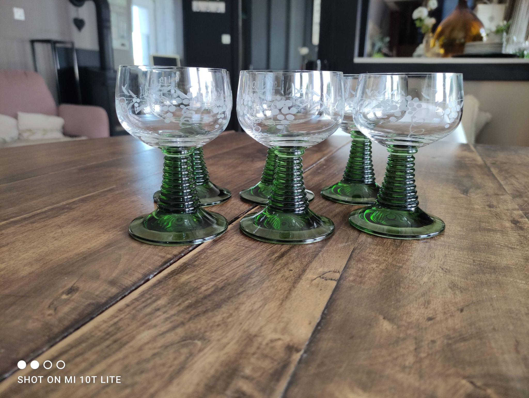 Set of 6 Alsatian wine glasses in chiseled crystal with green turned foot