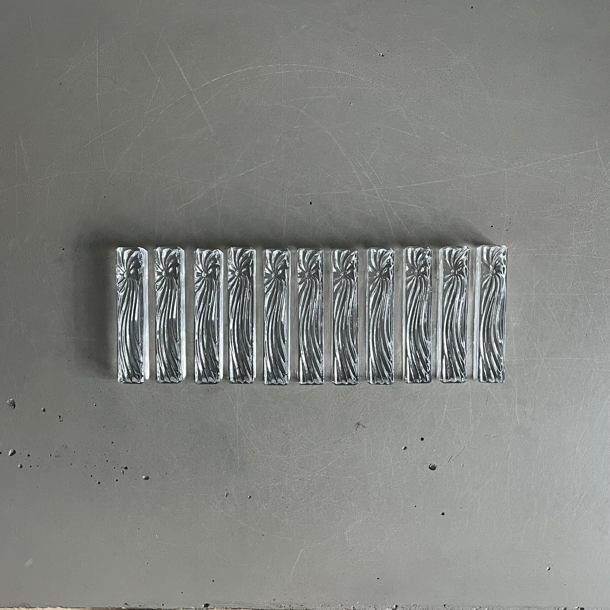 11 moulded glass knife rests - Ref 1167