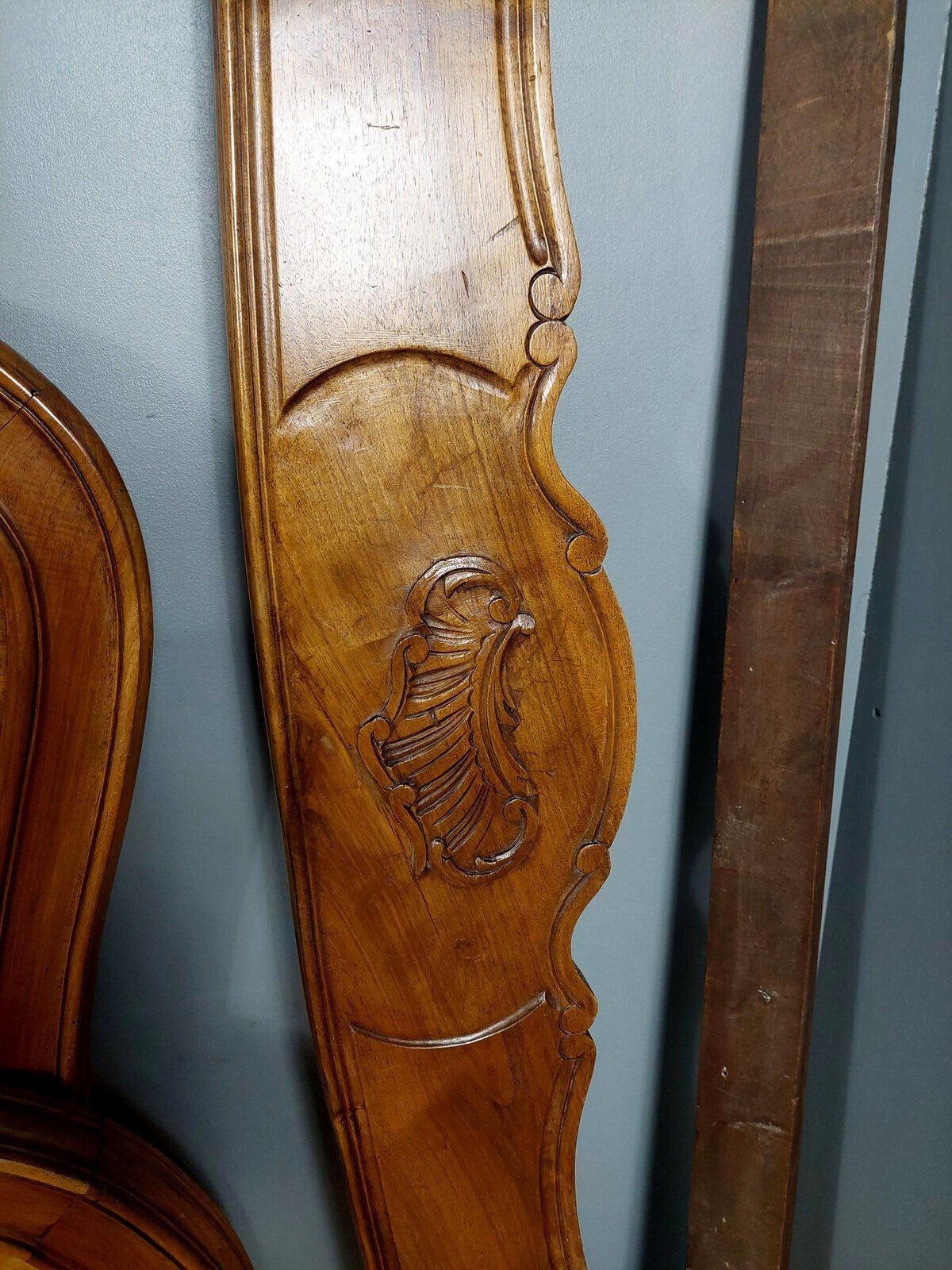 Louis XV bed in blond walnut around 1880-1900